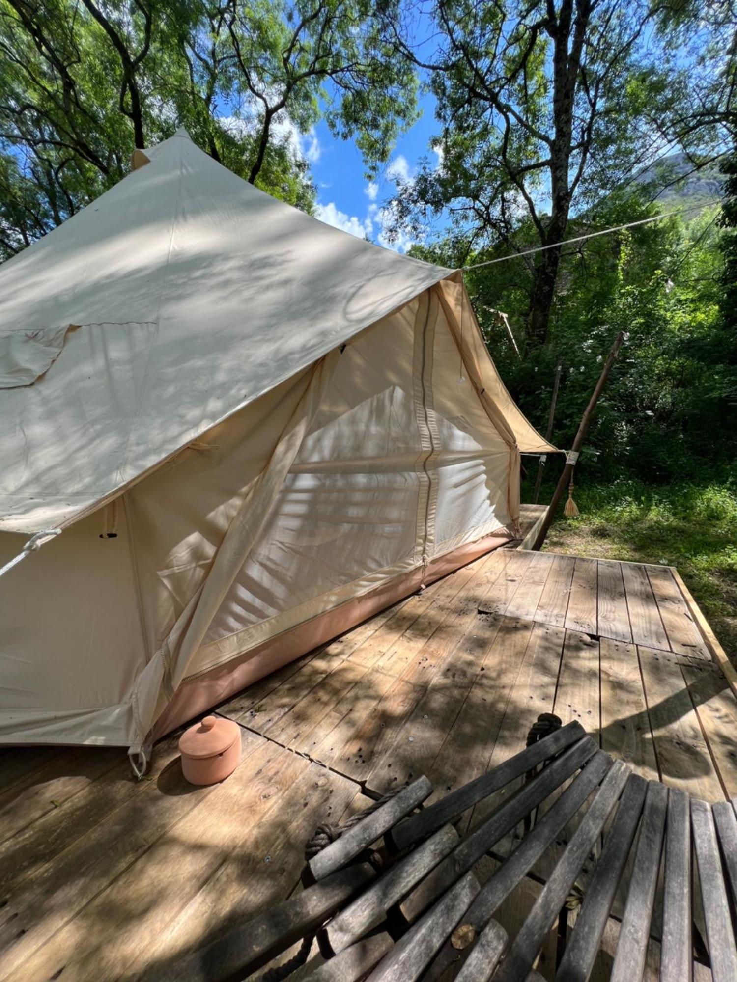 Tente Lodge En Pleine Nature Sumène Екстериор снимка